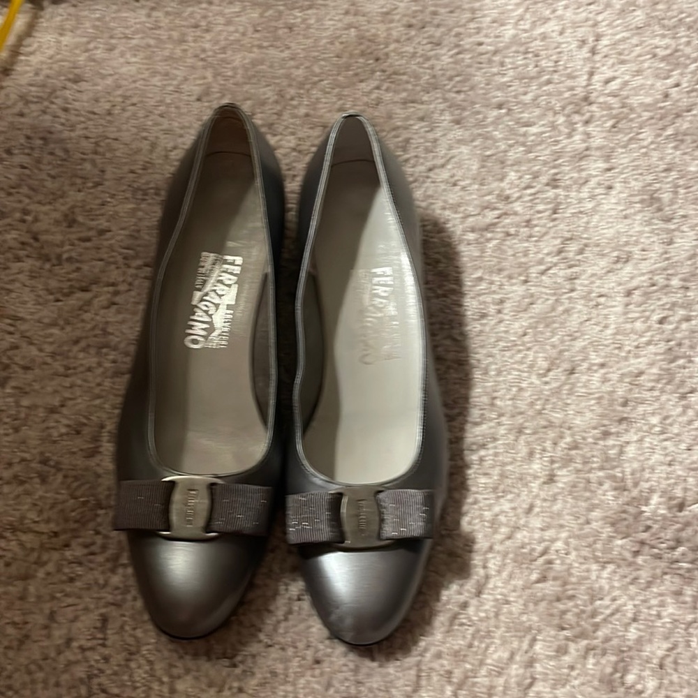 Good condition light scratch under toe as pictured.